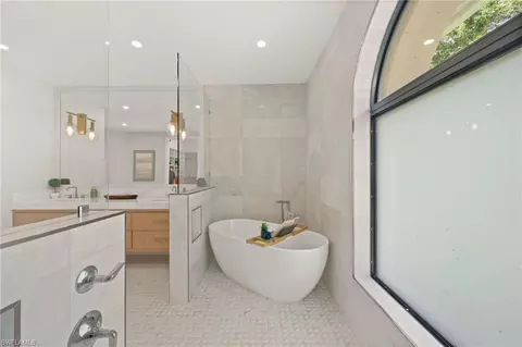 Bath - 207 Monterey Dr, Naples, FL 34119 photo 4 of 8