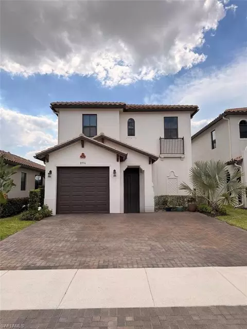 8956 Madrid Cir, Naples, FL 34104