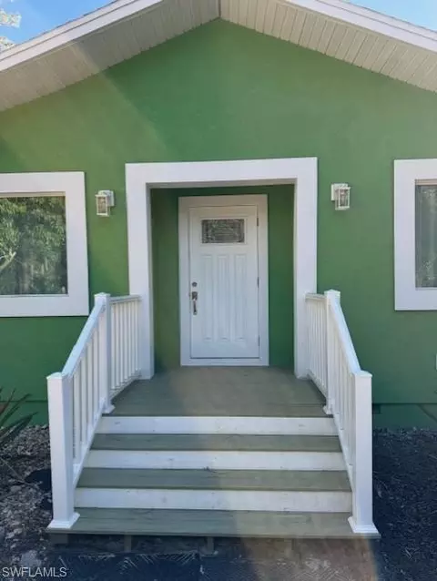 4870 Hawthorn Woods Way, Naples, FL 34116