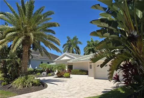 557 Parkwood Ln, Naples, FL 34103