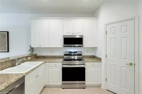 Kitchen - 13634 Lucera Ct, Estero, FL 33928 photo 3 of 4