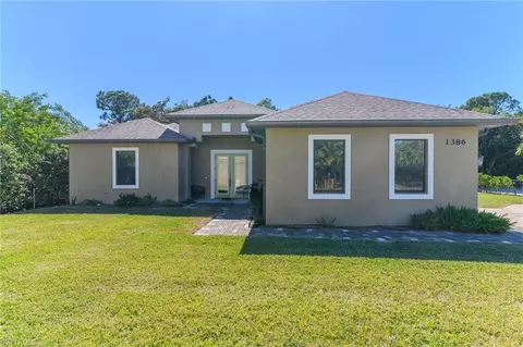 1386 Rosemary Ln, Naples, FL 34103