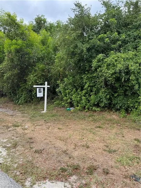 5211 29th St SW, Lehigh Acres, FL 33973