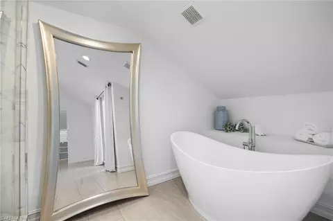 Bath - 1286 Rainbow Ct, Naples, FL 34110 photo 5 of 7