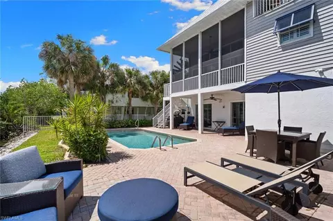 Exterior - 1286 Rainbow Ct, Naples, FL 34110 photo 9 of 13