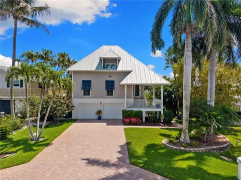 Exterior - 1286 Rainbow Ct, Naples, FL 34110 photo 12 of 13