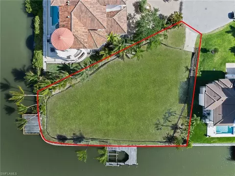 366 Pine Ave, Naples, FL 34108