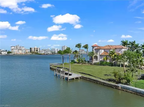 366 Pine Ave, Naples, FL 34108 photo 2
