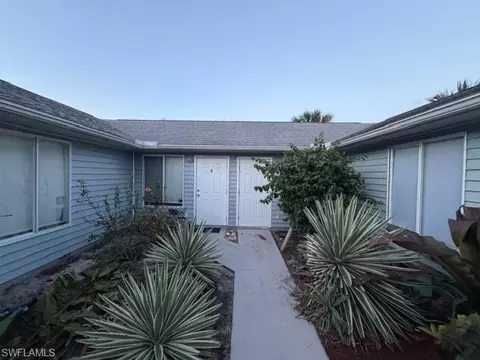 2530 Tropicana Blvd, Naples, FL 34116