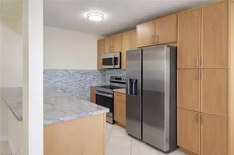 4625 Bayshore Dr #D1, Naples, FL 34112