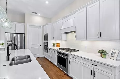 Kitchen - 20589 Napa Loop, Estero, FL 33928 photo 5 of 7