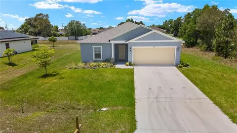 858 Rue Labeau Cir, Fort Myers, FL 33913