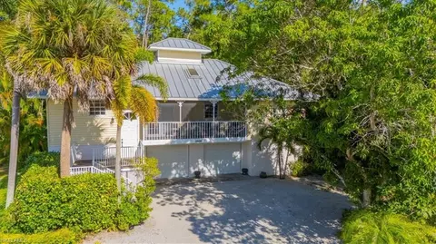 3618 Cottage Club Ln, Naples, FL 34105