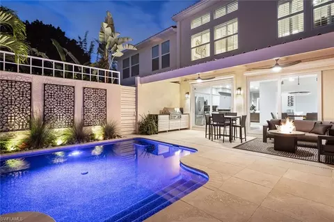 1070 5th St S, Naples, FL 34102