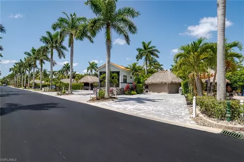 13617 Snapper Ln, Naples, FL 34114
