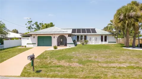 2401 Lakeview Dr, Lehigh Acres, FL 33936