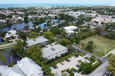 638 7th Ave S #B638, Naples, FL 34102