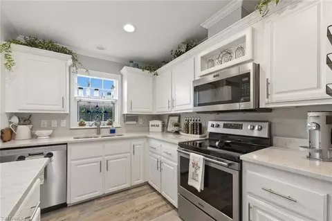 Kitchen - 36 Le Mans Dr, Naples, FL 34112 photo 4 of 4