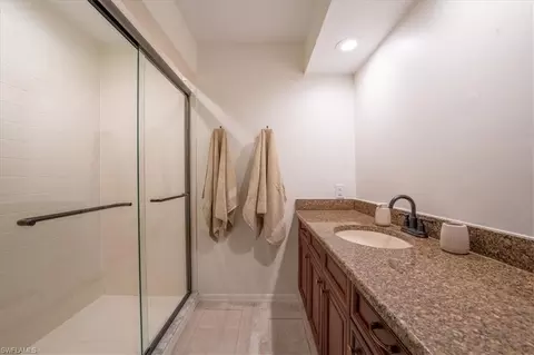 Bath - 792 Eagle Creek Dr #101, Naples, FL 34113 photo 1 of 2