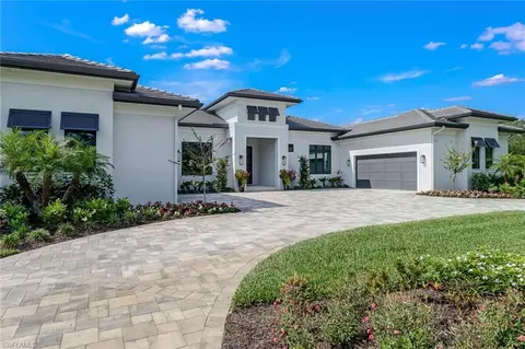 Exterior - 12 Banyan Rd, Naples, FL 34108 photo 3 of 11
