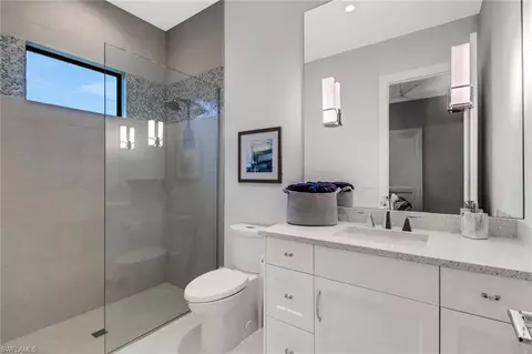 Bath - 12 Banyan Rd, Naples, FL 34108 photo 7 of 9