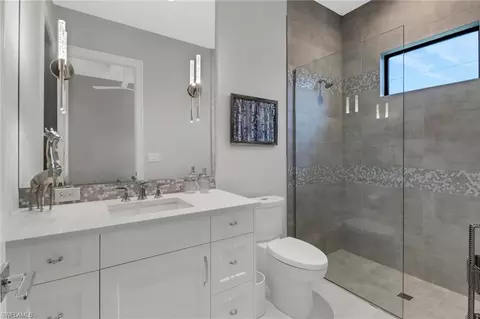 Bath - 12 Banyan Rd, Naples, FL 34108 photo 6 of 9