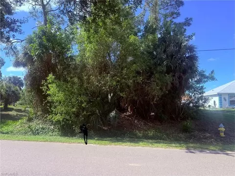 Watova Ave, North Port, FL 34286