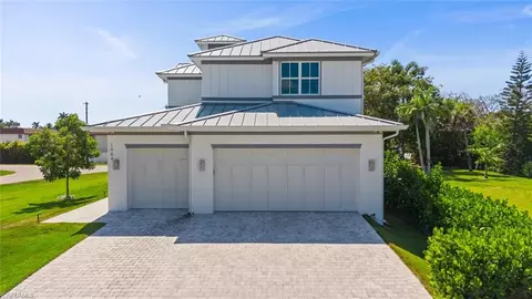 Exterior - 1984 Frederick St, Naples, FL 34112 photo 3 of 8