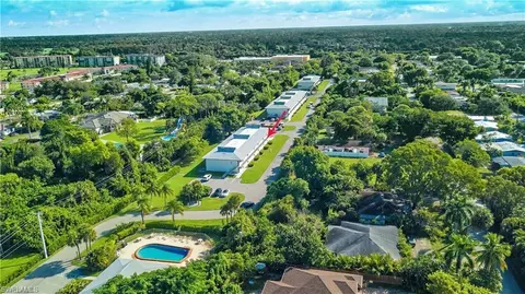 1095 Rosemary Ct, Naples, FL 34103