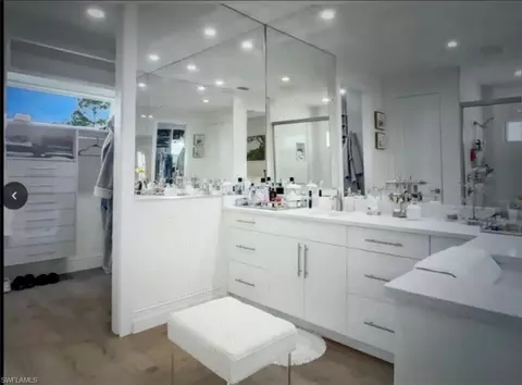 Bath - 2575 31st Ave NE, Naples, FL 34120 photo 1 of 1