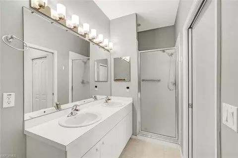 Bath - 2720 Cypress Trace Cir #2935, Naples, FL 34119 photo 2 of 3