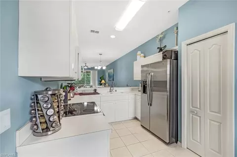 Kitchen - 2720 Cypress Trace Cir #2935, Naples, FL 34119 photo 2 of 3