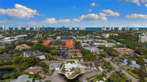 1036 Lake Shore Ct, Naples, FL 34103