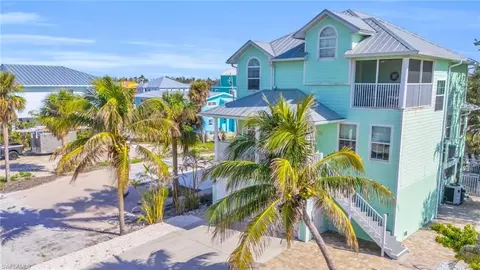 104 Washington Ave, Fort Myers Beach, FL 33931
