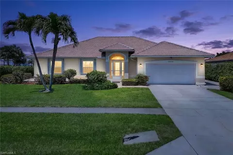 1390 Wayne Ave, Marco Island, FL 34145