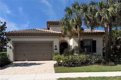 9263 Glenforest Dr, Naples, FL 34120