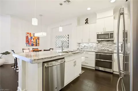 Kitchen - 7157 Dominica Dr, Naples, FL 34113 photo 3 of 5