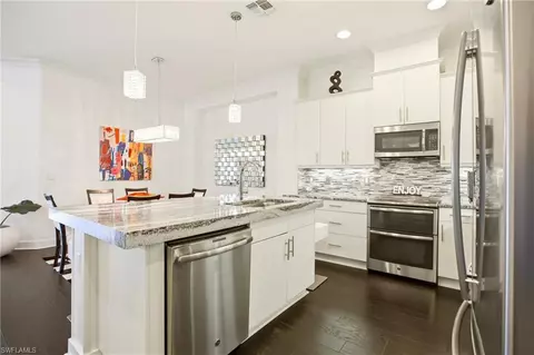 Kitchen - 7157 Dominica Dr, Naples, FL 34113 photo 3 of 5