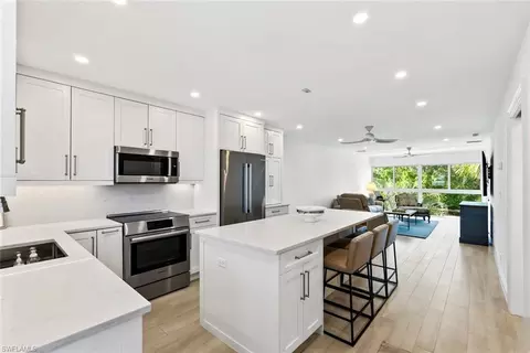 618 Broad Ave S #J618, Naples, FL 34102