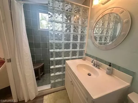Bath - 1503 Ruby Lake Pt, Naples, FL 34114 photo 2 of 5