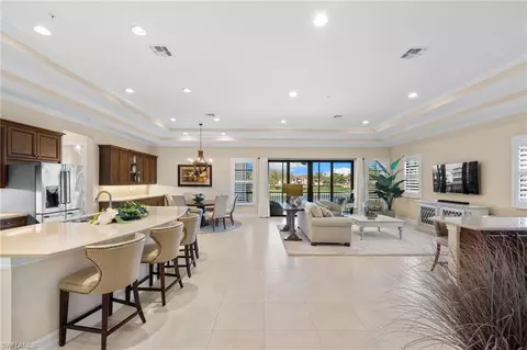 2513 Breakwater Way #2-202, Naples, FL 34112
