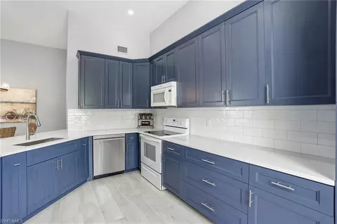 Kitchen - 637 Beachwalk Cir #E202, Naples, FL 34108 photo 3 of 4