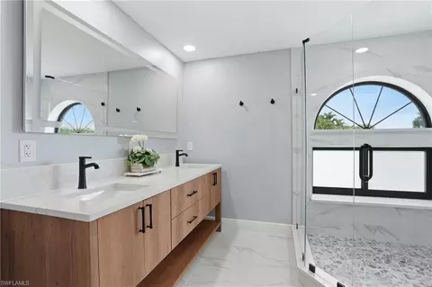 Bath - 637 Beachwalk Cir #E202, Naples, FL 34108 photo 1 of 4