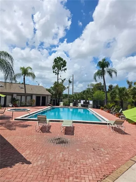 2835 Winkler Ave #215, Fort Myers, FL 33916