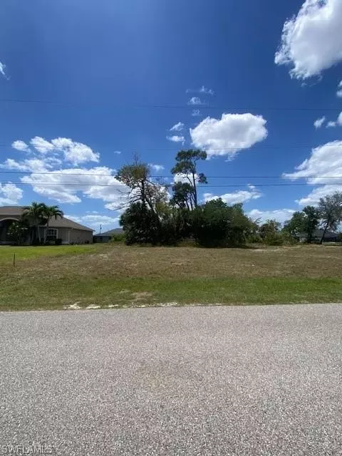 914 SW 8th Pl, Cape Coral, FL 33991
