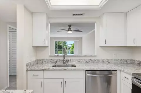 Kitchen - 3150 Binnacle Dr #318, Naples, FL 34103 photo 2 of 5