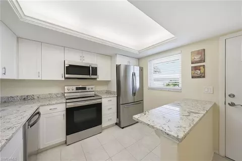 Kitchen - 3150 Binnacle Dr #318, Naples, FL 34103 photo 1 of 5