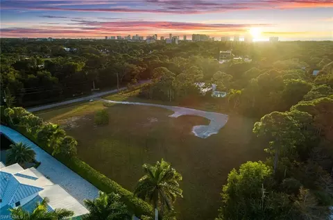 157 Center St, Naples, FL 34108