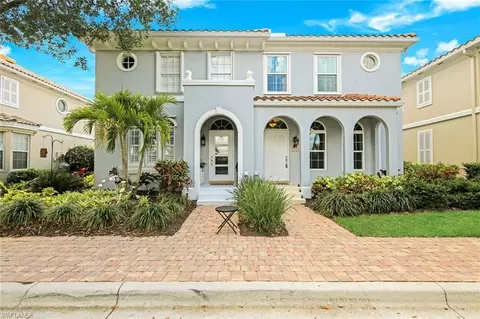 6124 Towncenter Cir, Naples, FL 34119