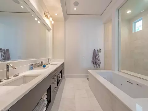 Bath - 545 13th Ave S, Naples, FL 34102 photo 2 of 6